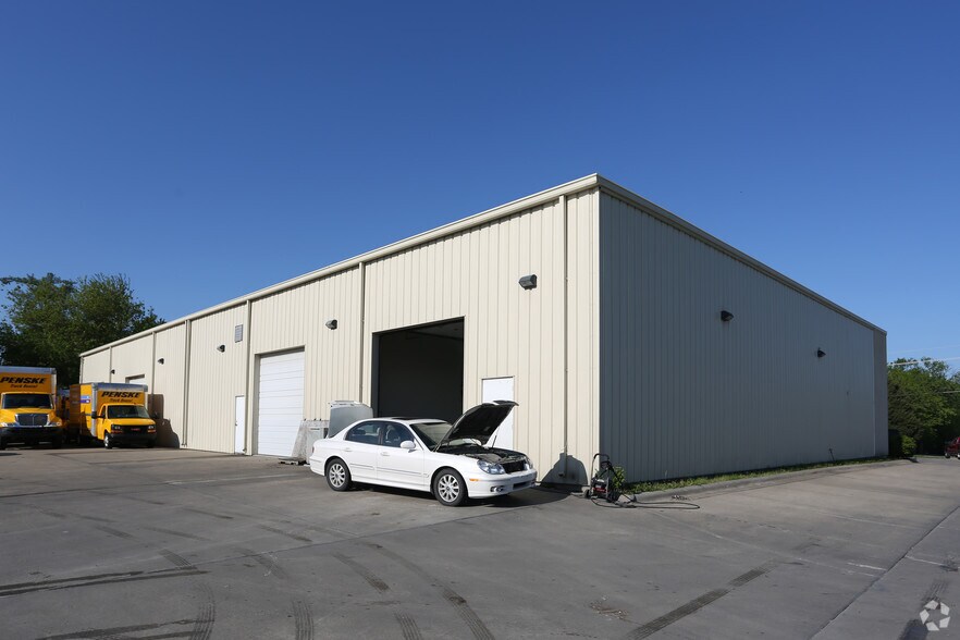 2332 Haskell Ave, Lawrence, KS for sale - Primary Photo - Image 1 of 1