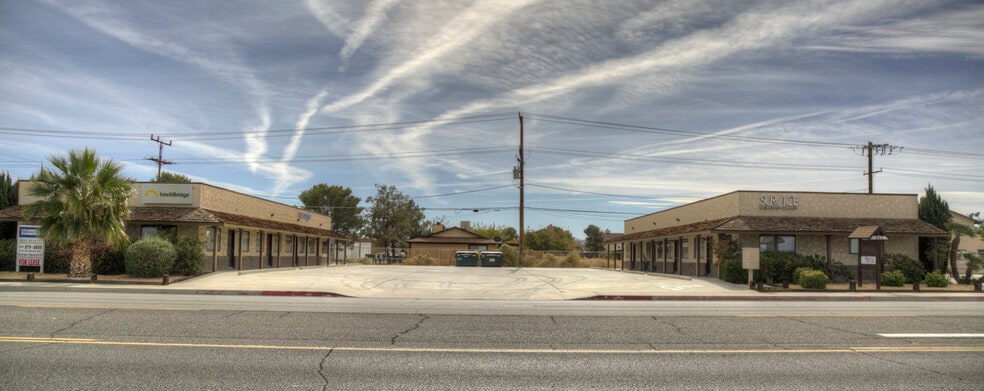 909-917 Inyokern Rd, Ridgecrest, CA for lease - Building Photo - Image 1 of 1