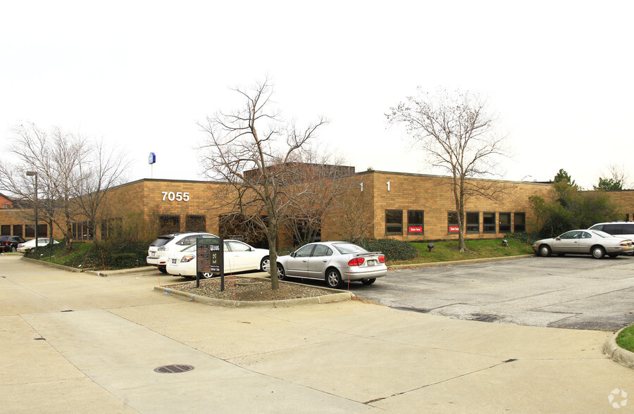 7055 Engle Rd, Middleburg Heights, OH for sale - Primary Photo - Image 1 of 1