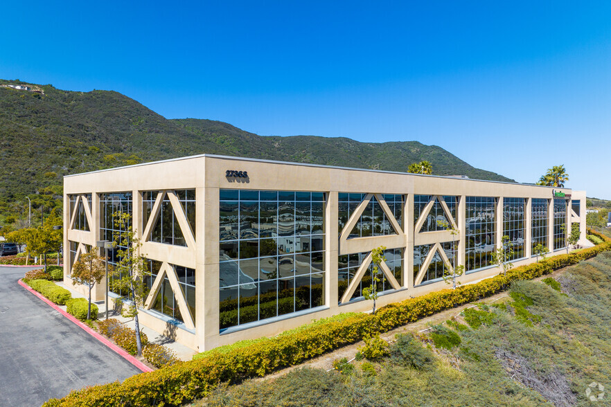 27368 Via Industria, Temecula, CA for lease - Primary Photo - Image 1 of 6