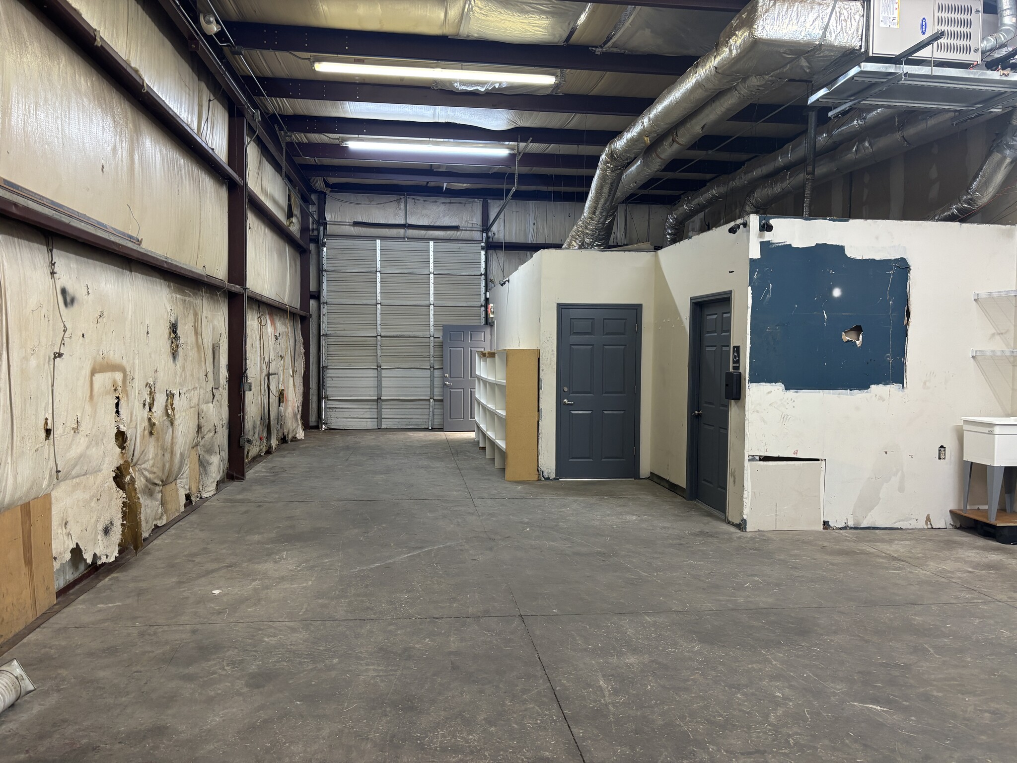 120 Gloster Rd NW, Lawrenceville, GA for lease Interior Photo- Image 1 of 6