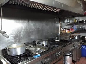 Retail in Barcelona, Barcelona for lease Interior Photo- Image 2 of 3