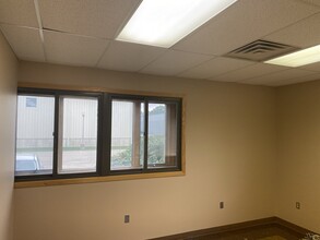 852 47th St SW, Grand Rapids, MI for lease Interior Photo- Image 2 of 9