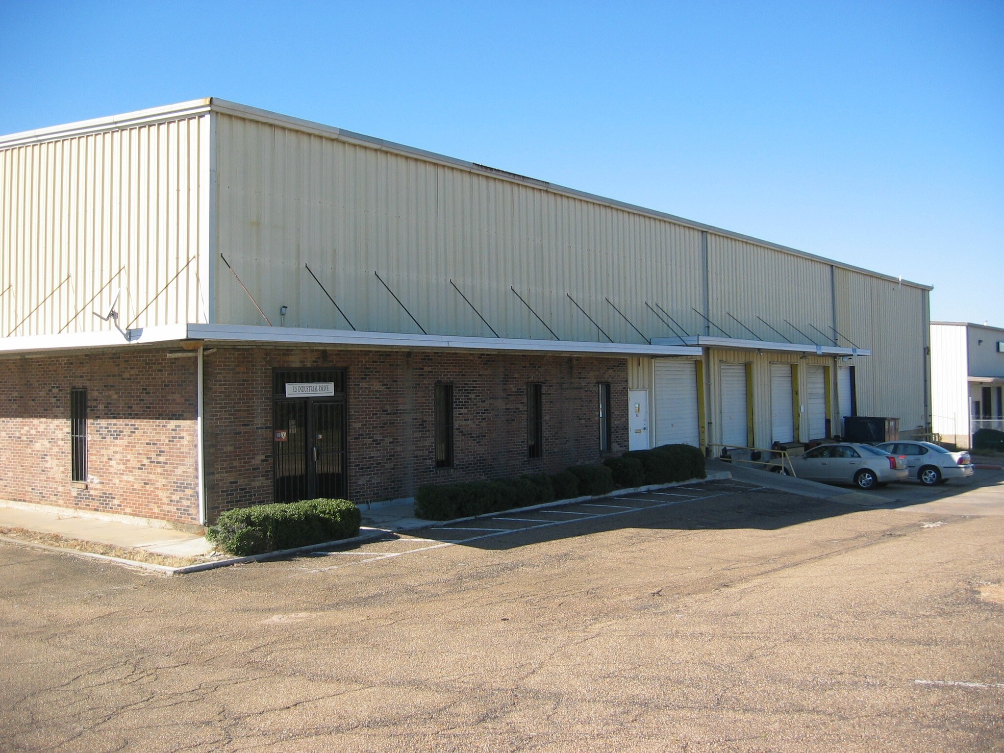 325 Industrial Dr, Jackson, MS for sale Primary Photo- Image 1 of 1