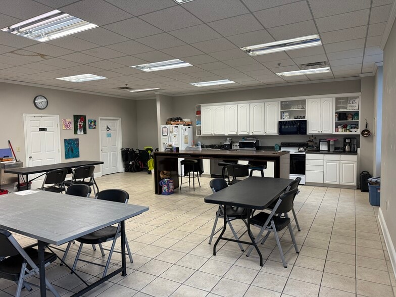 120 Arnold Mill Park, Woodstock, GA for lease - Building Photo - Image 3 of 19