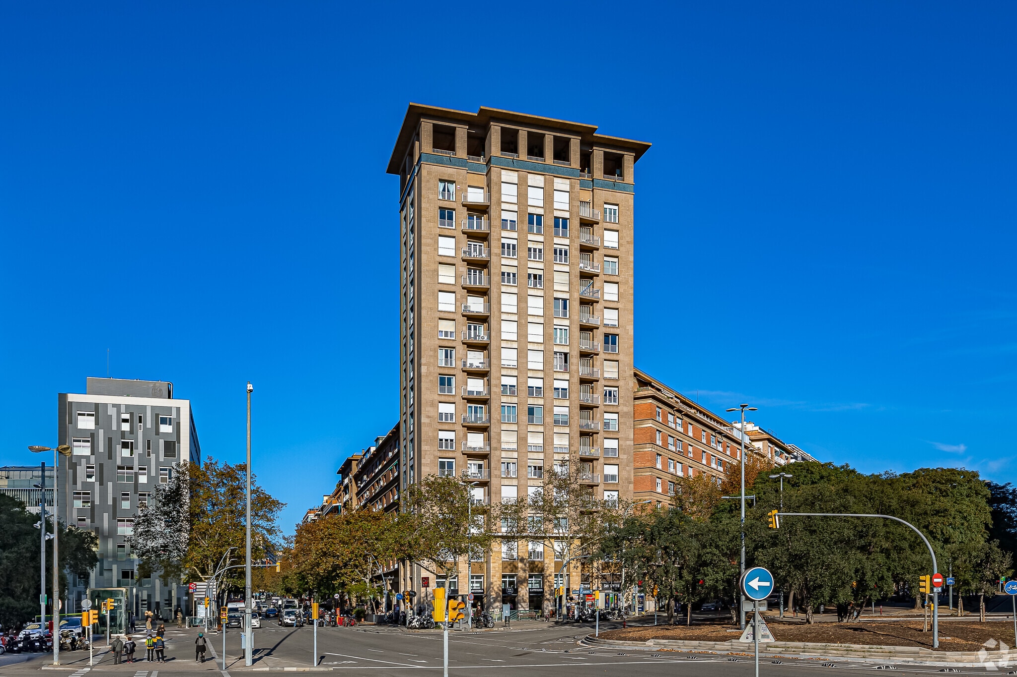 Retail in Barcelona for lease Primary Photo- Image 1 of 3