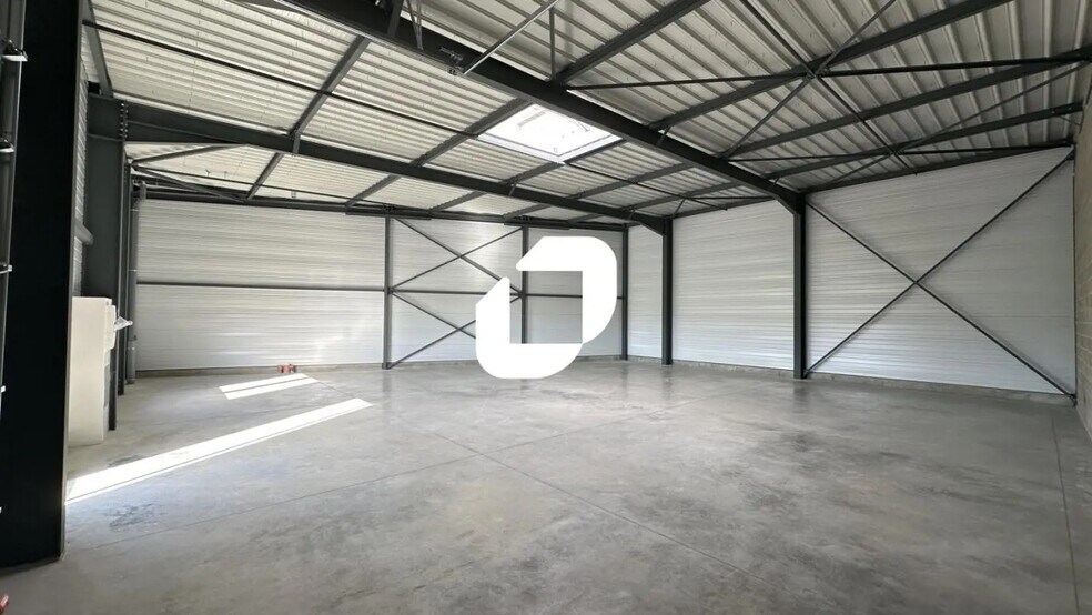 Flex in for lease - Interior Photo - Image 2 of 9