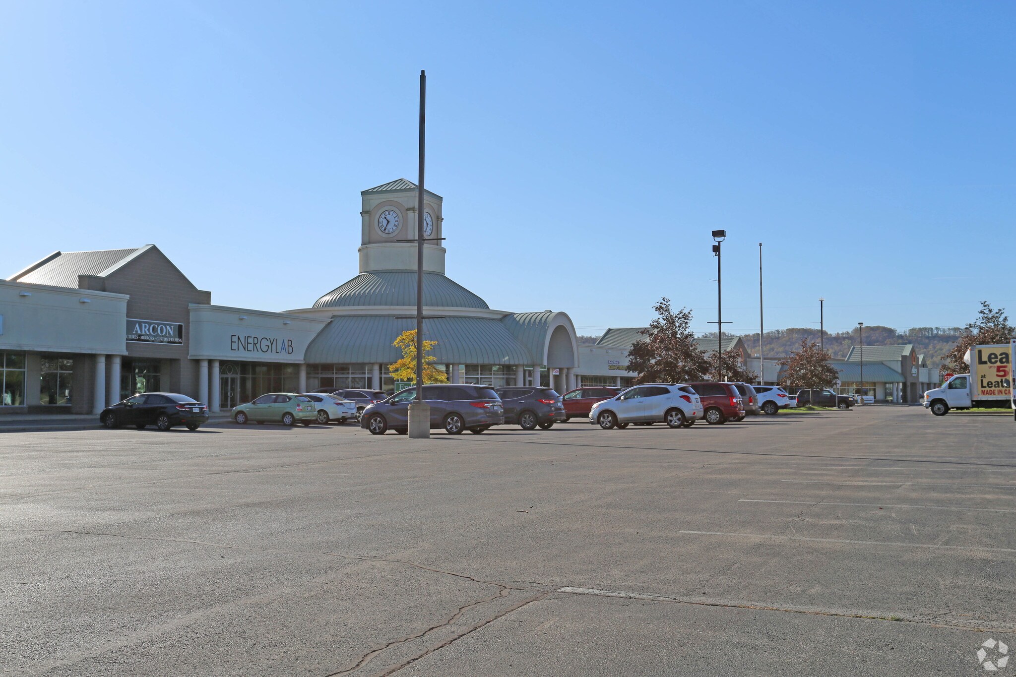 410 Lewis Rd, Hamilton, ON for sale Primary Photo- Image 1 of 1