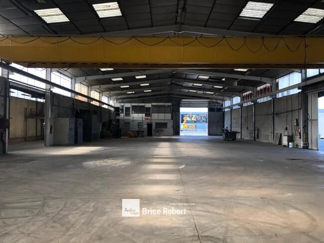 Location Local d'activités 1 250 m²