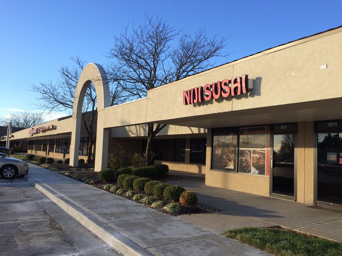 18111861 S Ridgeview Rd, Olathe, KS 66062 Village Centre Shopping Center