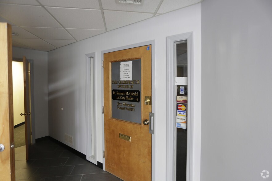 2 Manor Pky, Salem, NH 03079 For Lease & Sublease