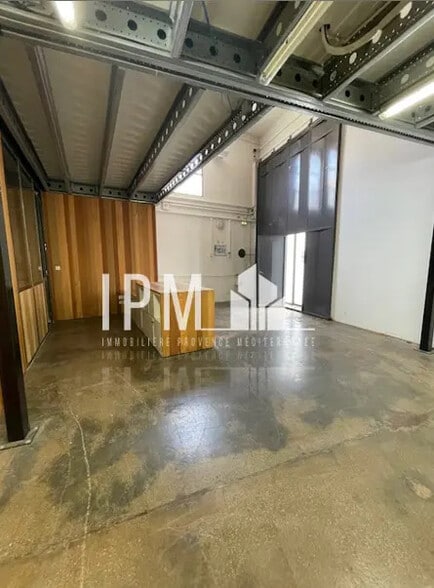 Industrial in Marseille for lease - Building Photo - Image 1 of 8