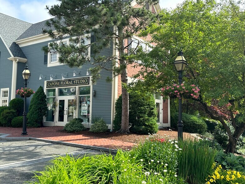 1 Central St, Middleton, MA 01949