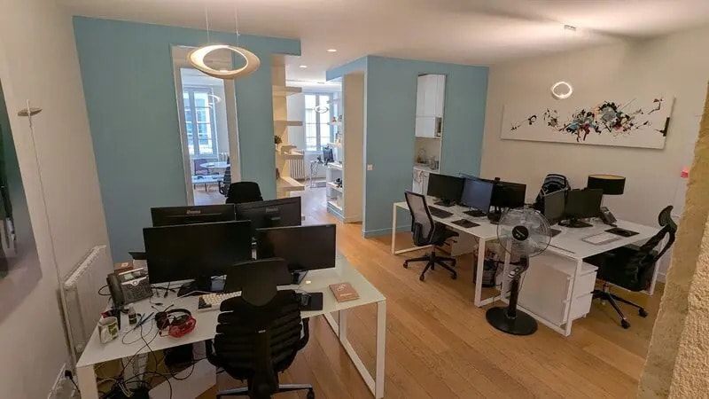 Office in Bordeaux for lease - Interior Photo - Image 1 of 6
