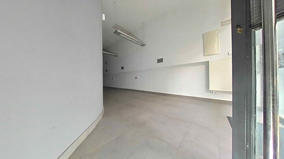 Calle del Padre Calatayud, Pamplona, Navarre for sale - Building Photo - Image 2 of 41