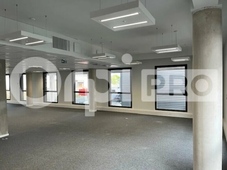Office in Périgny for lease - Interior Photo - Image 1 of 3