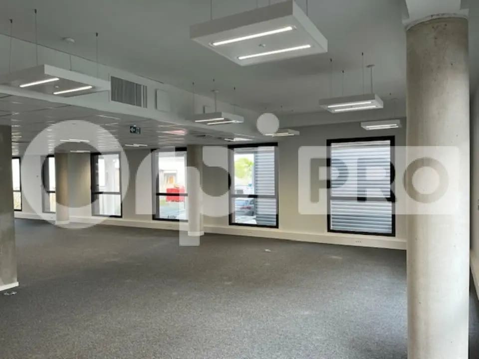 Office in Périgny for lease Interior Photo- Image 1 of 4