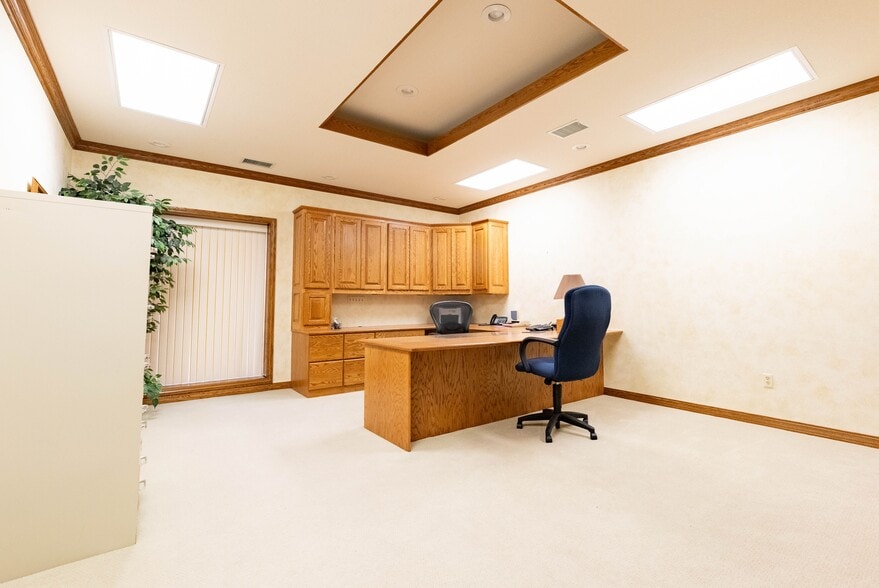 4132 Elida Rd, Lima, OH for sale - Interior Photo - Image 3 of 112