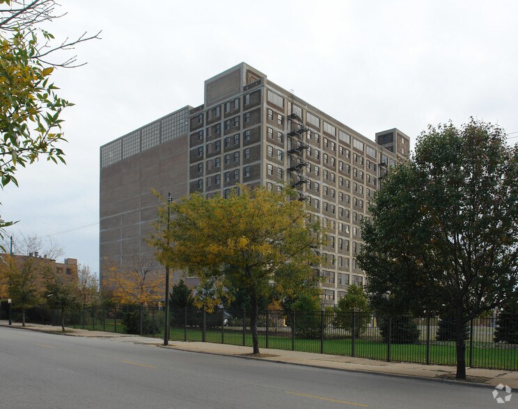 1111 W 35th St, Chicago, IL 60609 Tripp Lite Technology Center
