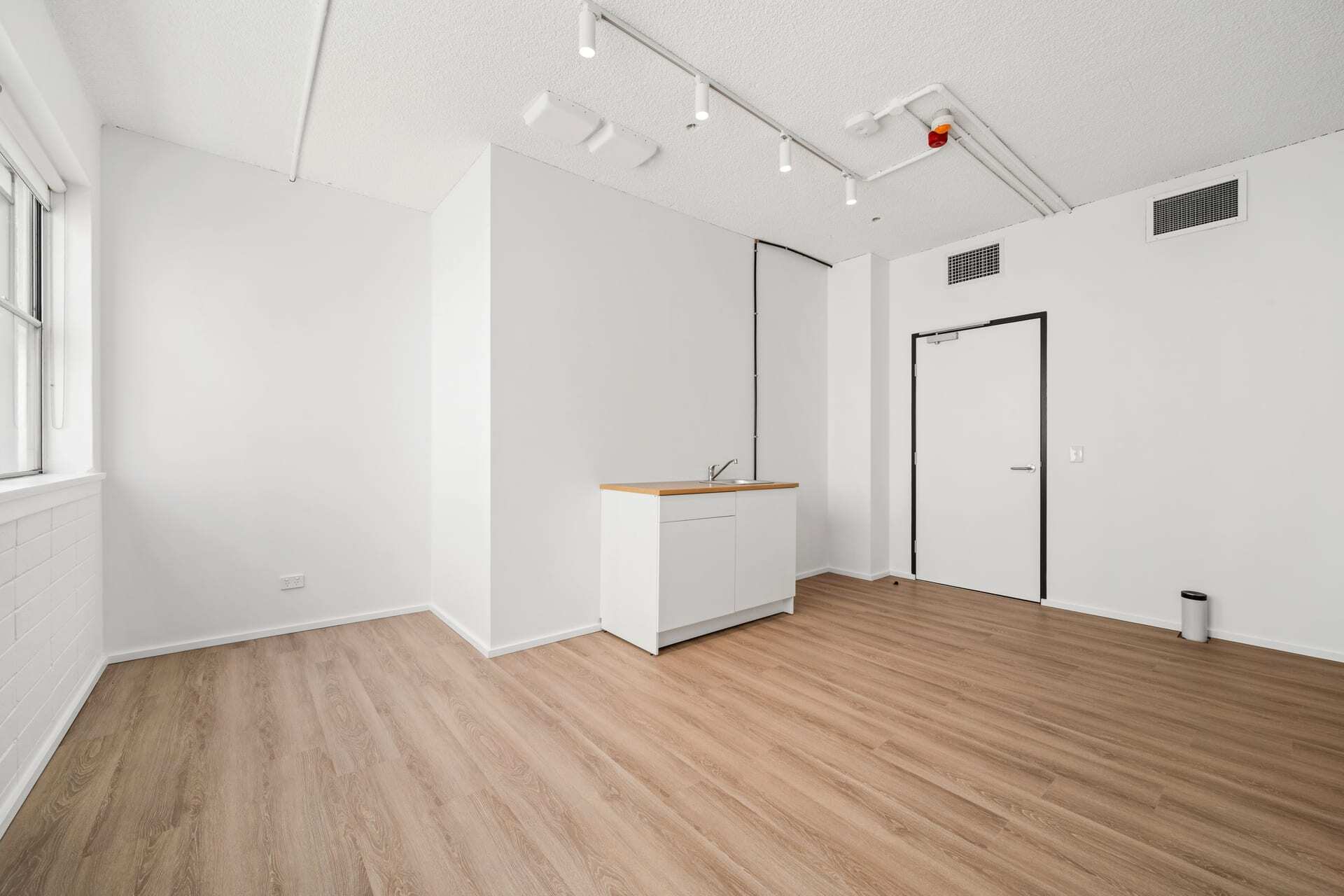 685 Pittwater Rd, Dee Why for lease Interior Photo- Image 1 of 1