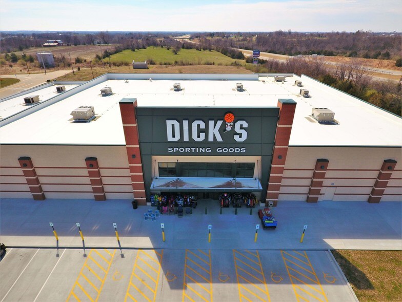 Dick's, Quincy, IL for sale - Building Photo - Image 1 of 1