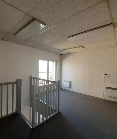 Office in Amiens for lease - Interior Photo - Image 2 of 4