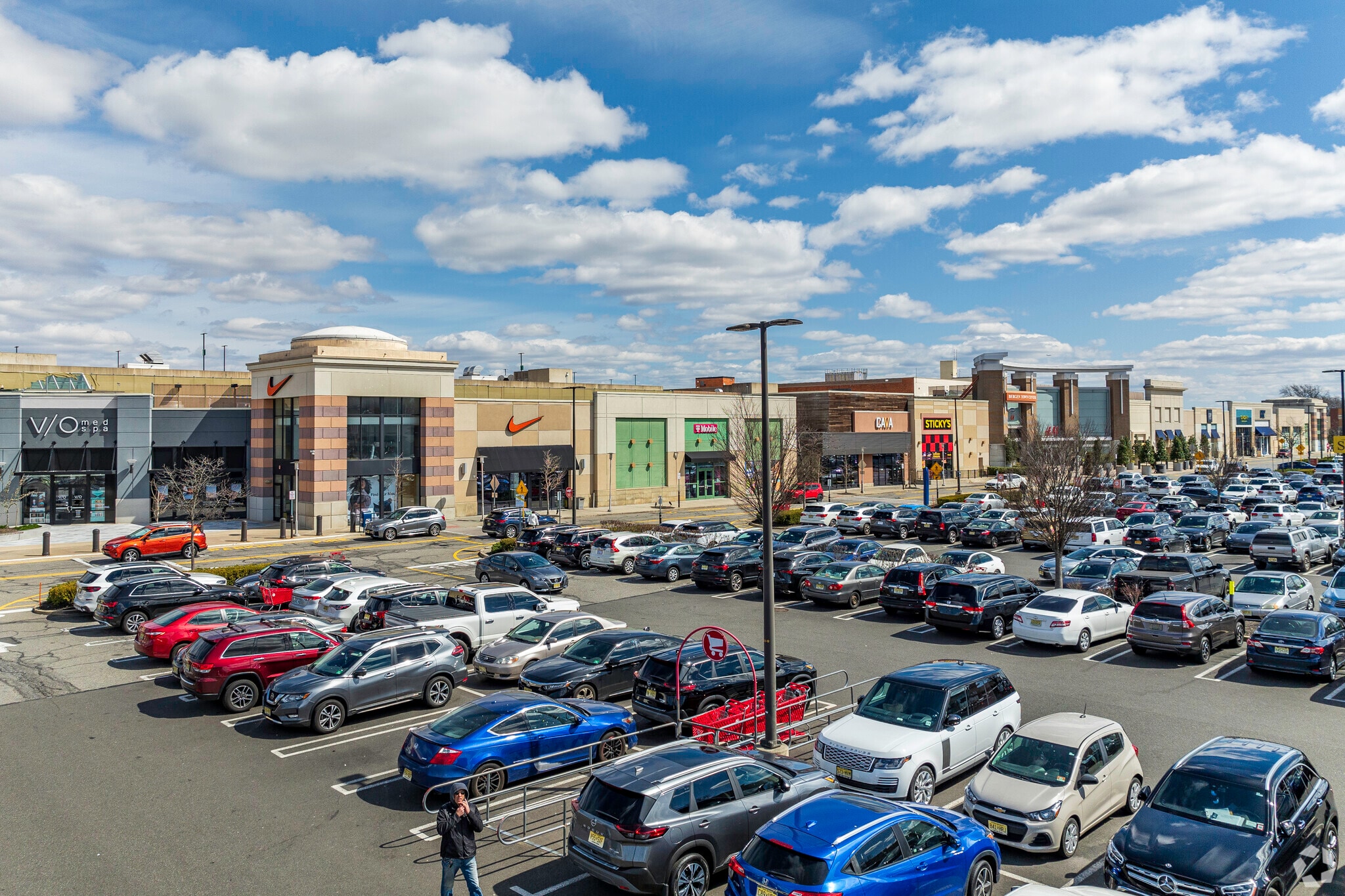 1 Bergen Town Ctr, Paramus, NJ for lease Primary Photo- Image 1 of 36