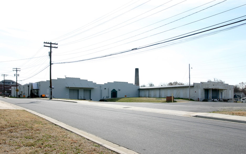 217-221 Depot St, Davidson, NC for lease - Building Photo - Image 2 of 5