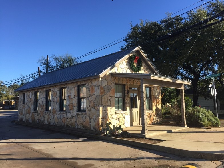 296 W Mercer St, Dripping Springs, TX for sale - Primary Photo - Image 1 of 1