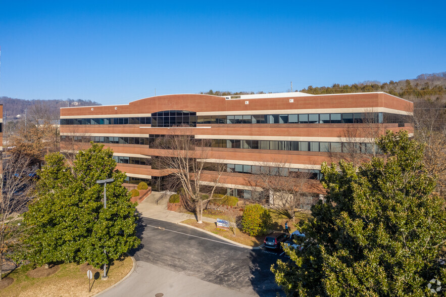 105 Continental Pl, Brentwood, TN for lease - Building Photo - Image 1 of 12