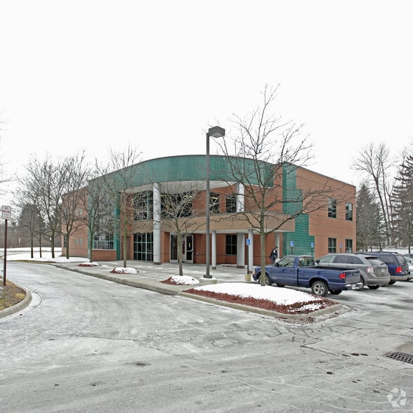 40000 Eight Mile Rd, Northville, MI for lease - Primary Photo - Image 1 of 2