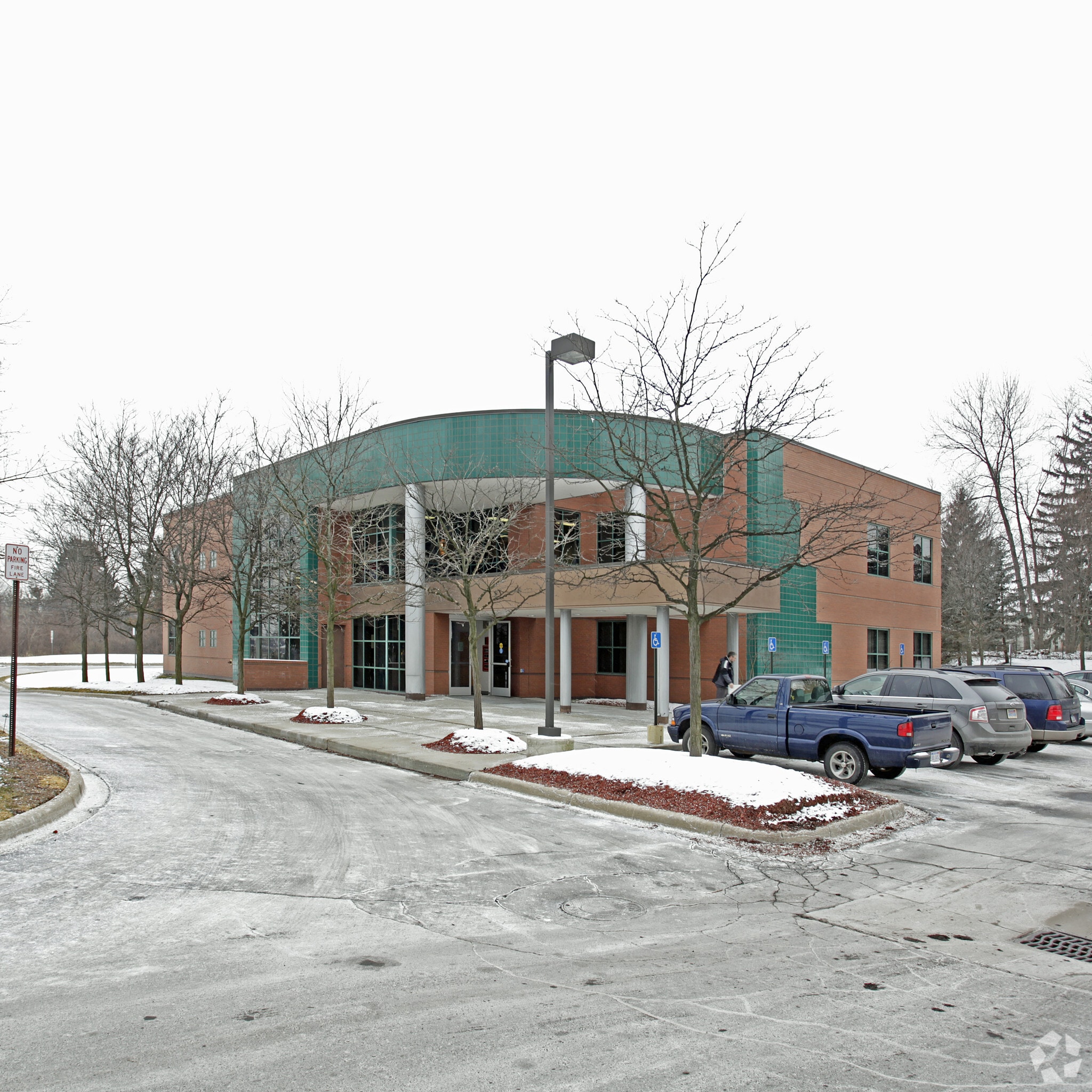 40000 Eight Mile Rd, Northville, MI for lease Primary Photo- Image 1 of 3