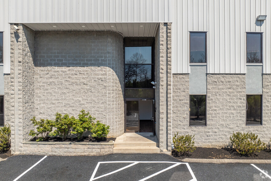 60 Portland Rd, West Conshohocken, PA for lease - Building Photo - Image 3 of 16