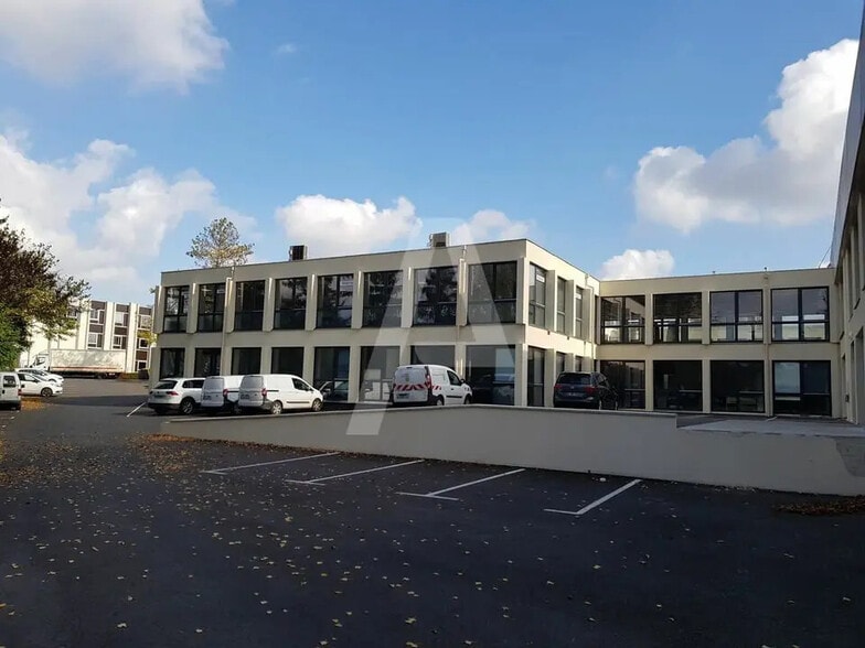 Office in Palaiseau for sale - Building Photo - Image 1 of 7