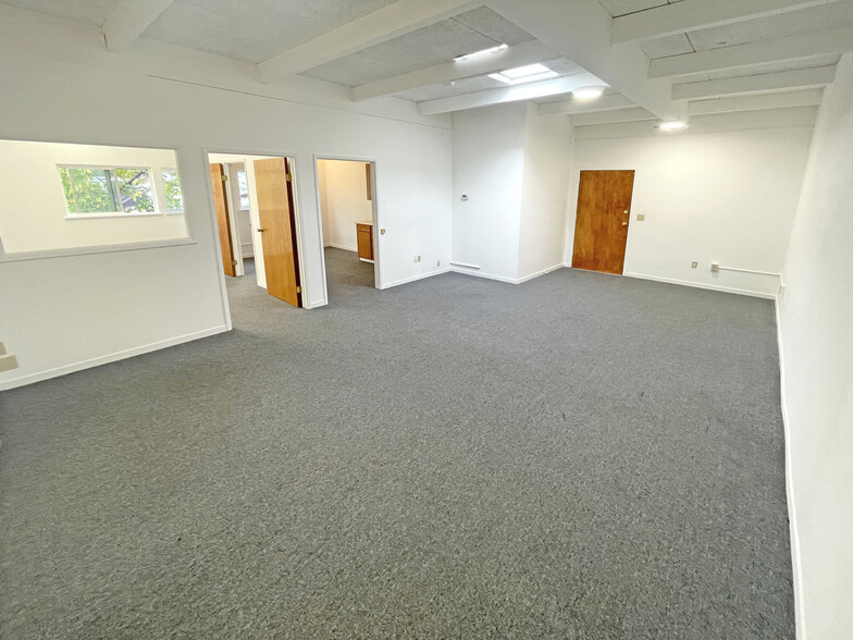 5353 Claremont Ave, Oakland, CA for lease - Interior Photo - Image 3 of 14