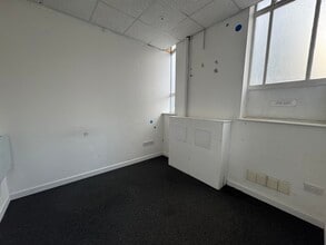 1050-1052B London Rd, Thornton Heath for lease Interior Photo- Image 2 of 4