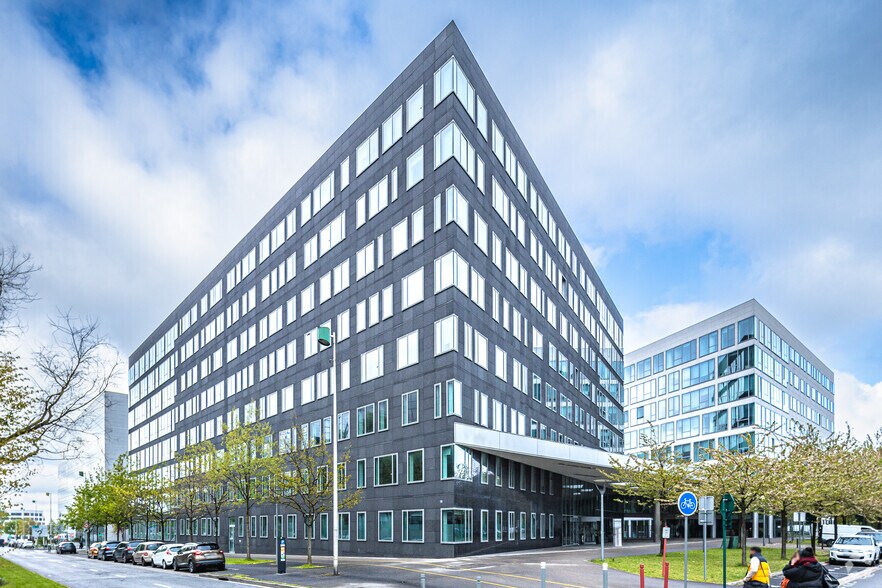 Office in Noisy-le-Grand for lease - Primary Photo - Image 1 of 3