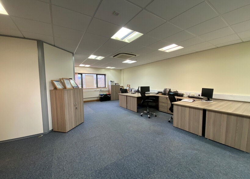 Sperry Way, Stonehouse for lease - Interior Photo - Image 2 of 11