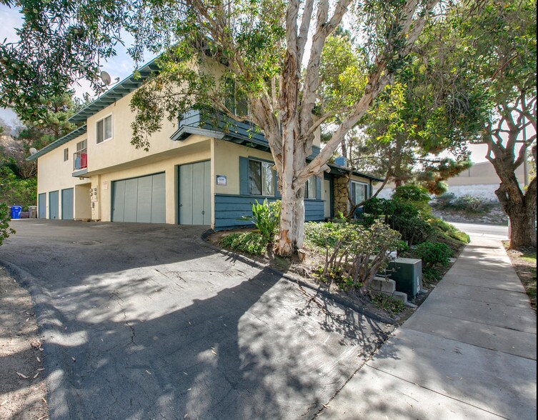 2182 Via Robles, Oceanside, CA for sale - Primary Photo - Image 1 of 1