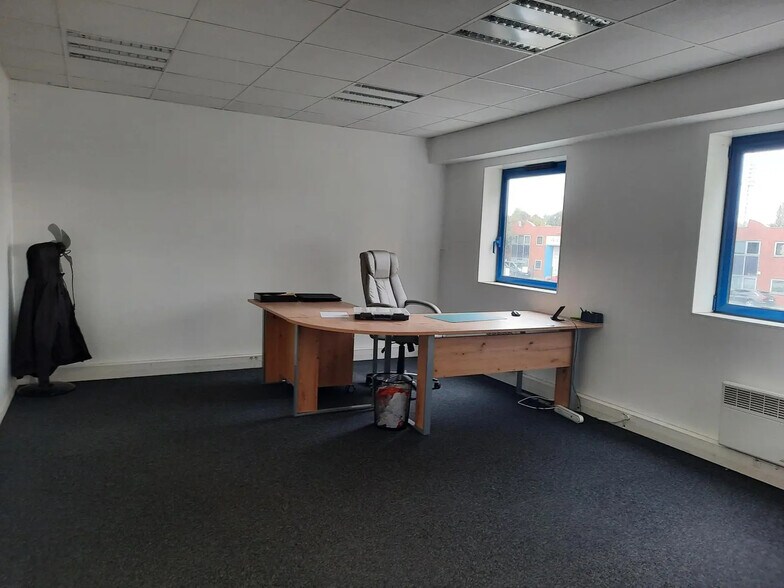 Flex in Moissy-Cramayel for lease - Building Photo - Image 2 of 4