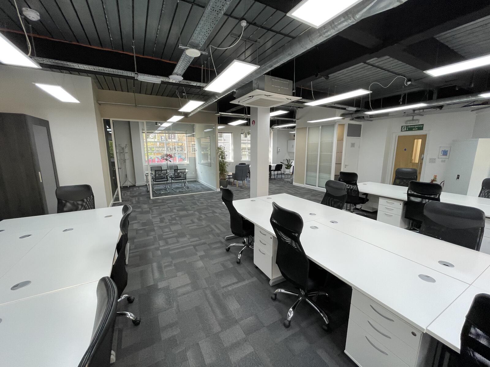 2 Bath Pl, London for lease Interior Photo- Image 1 of 12