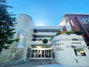 1905 Queen Anne Ave N, Seattle, WA for lease Building Photo- Image 1 of 5