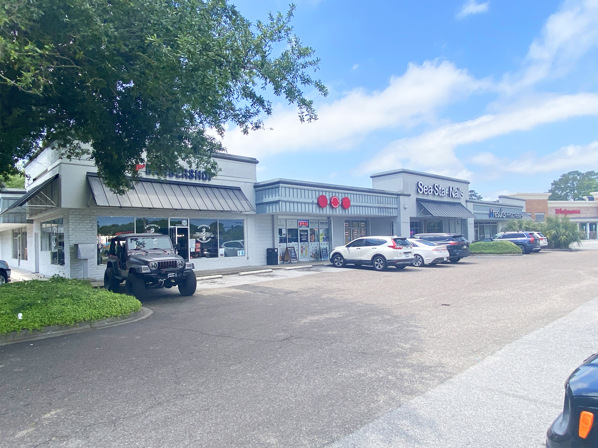 915 Folly Rd, Charleston, SC for lease Building Photo- Image 1 of 8