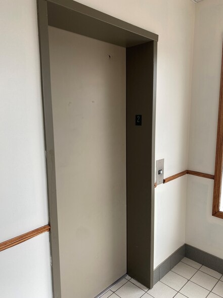 102 Main St E, Hawkesbury, ON for lease - Interior Photo - Image 3 of 11