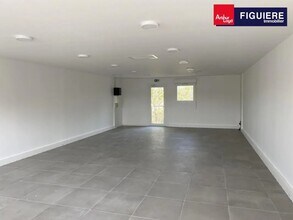 215 Avenue Jean Monnet, Saint-Cannat for lease Interior Photo- Image 1 of 3