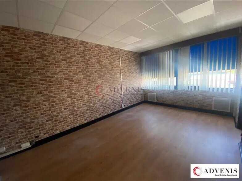 Office in Bègles for lease - Interior Photo - Image 2 of 12