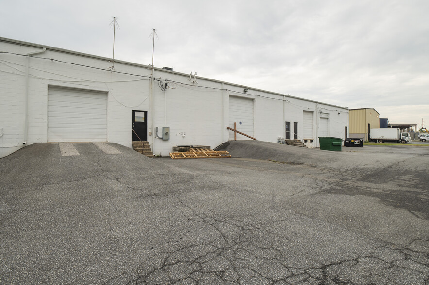 32 Germay Dr, Wilmington, DE for lease - Building Photo - Image 3 of 15