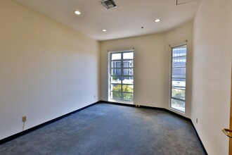 416 N Bedford Dr, Beverly Hills, CA for lease Interior Photo- Image 1 of 3