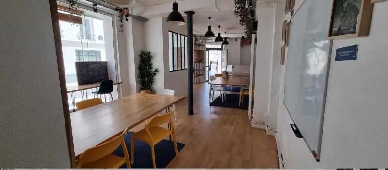 Retail in Paris for lease - Interior Photo - Image 2 of 14