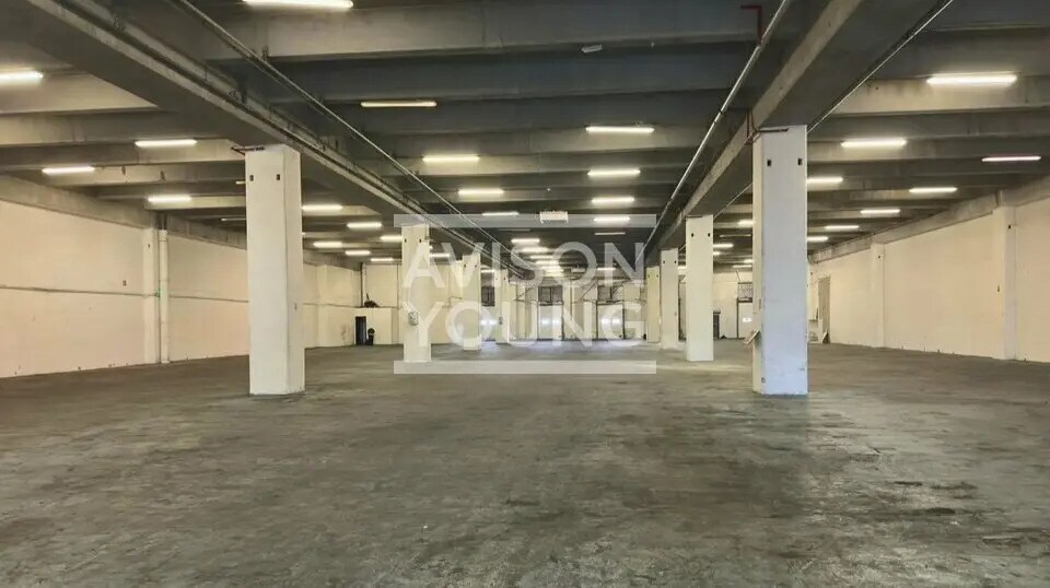 Flex in Pantin for lease - Interior Photo - Image 3 of 7